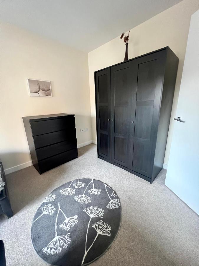צ'אטהם Spacious 2-Bedroom House With Free Parking מראה חיצוני תמונה